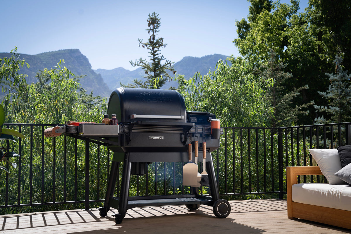 TRAEGER IRONWOOD 616 WOOD PELLET GRILL in outdoor setup