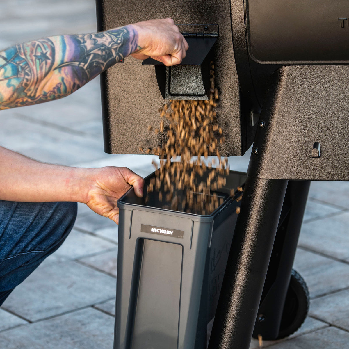 TRAEGER STAYDRY PELLET BIN & LID
